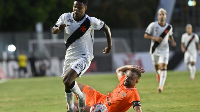 Análise: em jogo para testar reservas antes do clássico, ninguém brilha no Vasco