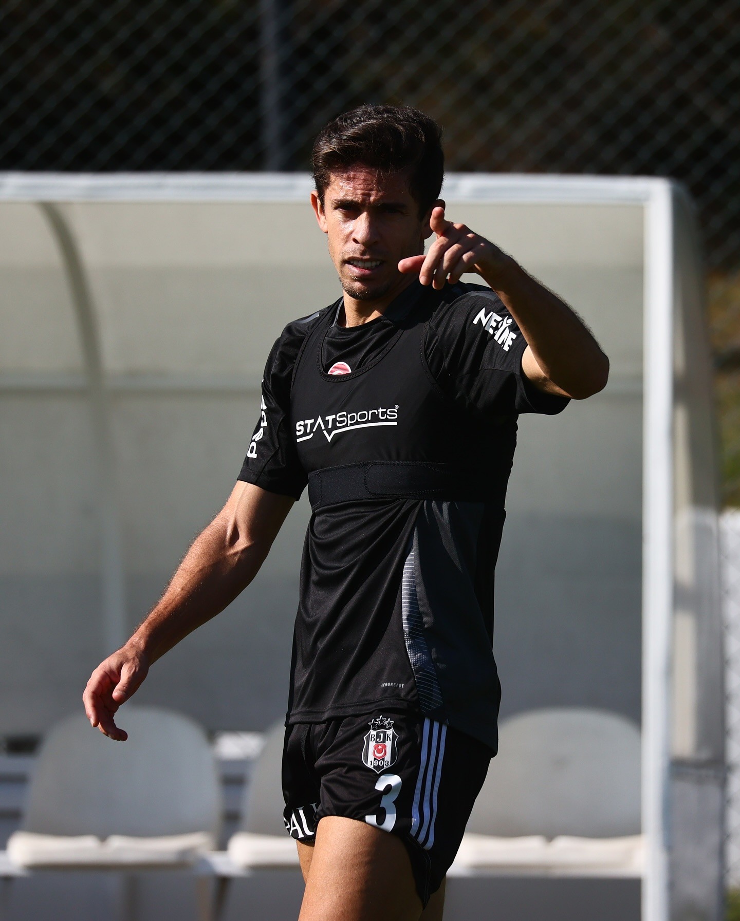 Gabriel Paulista chega a São Paulo e faz exames para assinar contrato com o Corinthians