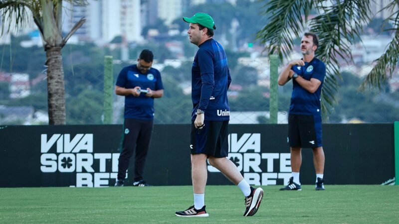 Único invicto, Goiás pode assumir liderança após confrontos diretos