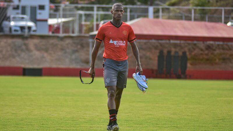 Após ser emprestado pelo Vitória, João Pedro acerta transferência para clube japonês; veja valores