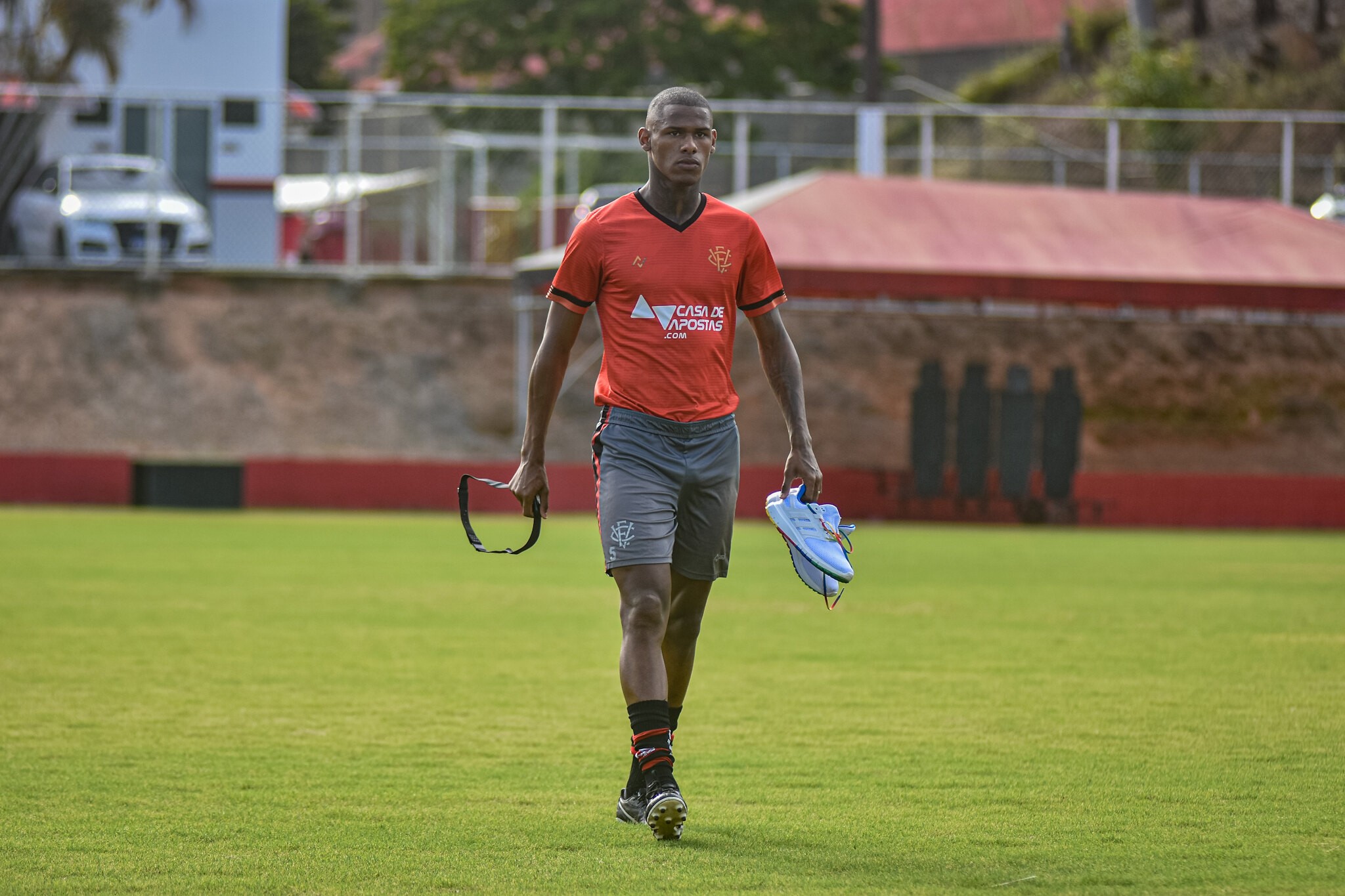 Após ser emprestado pelo Vitória, João Pedro acerta transferência para clube japonês; veja valores