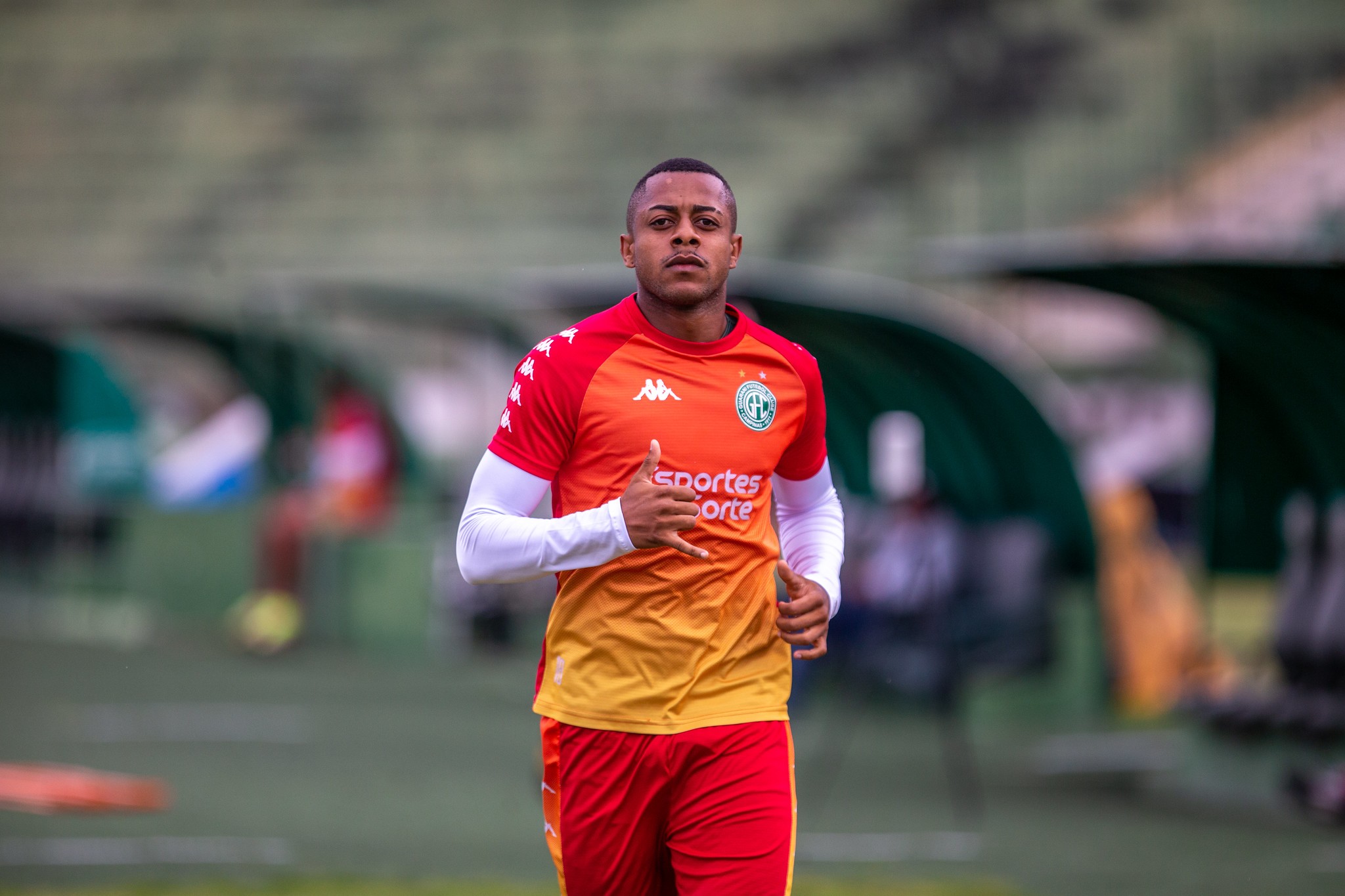 “Várzea ajudou a pagar pensão”: jogador reverte eliminação e retoma carreira após 970 dias