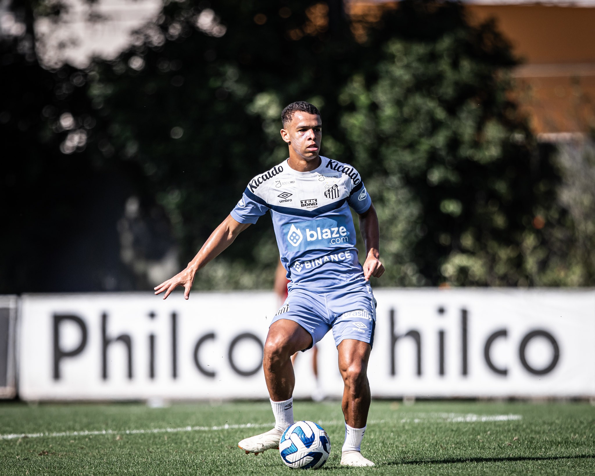 Volante Sandry, do Santos, faz exame e deve ser anunciado pelo Criciúma