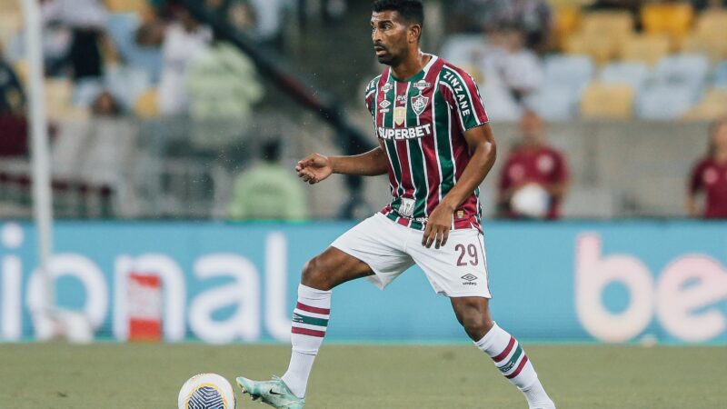 E o Thiago Santos? Saiba o que falta para o Coritiba anunciar zagueiro do Fluminense