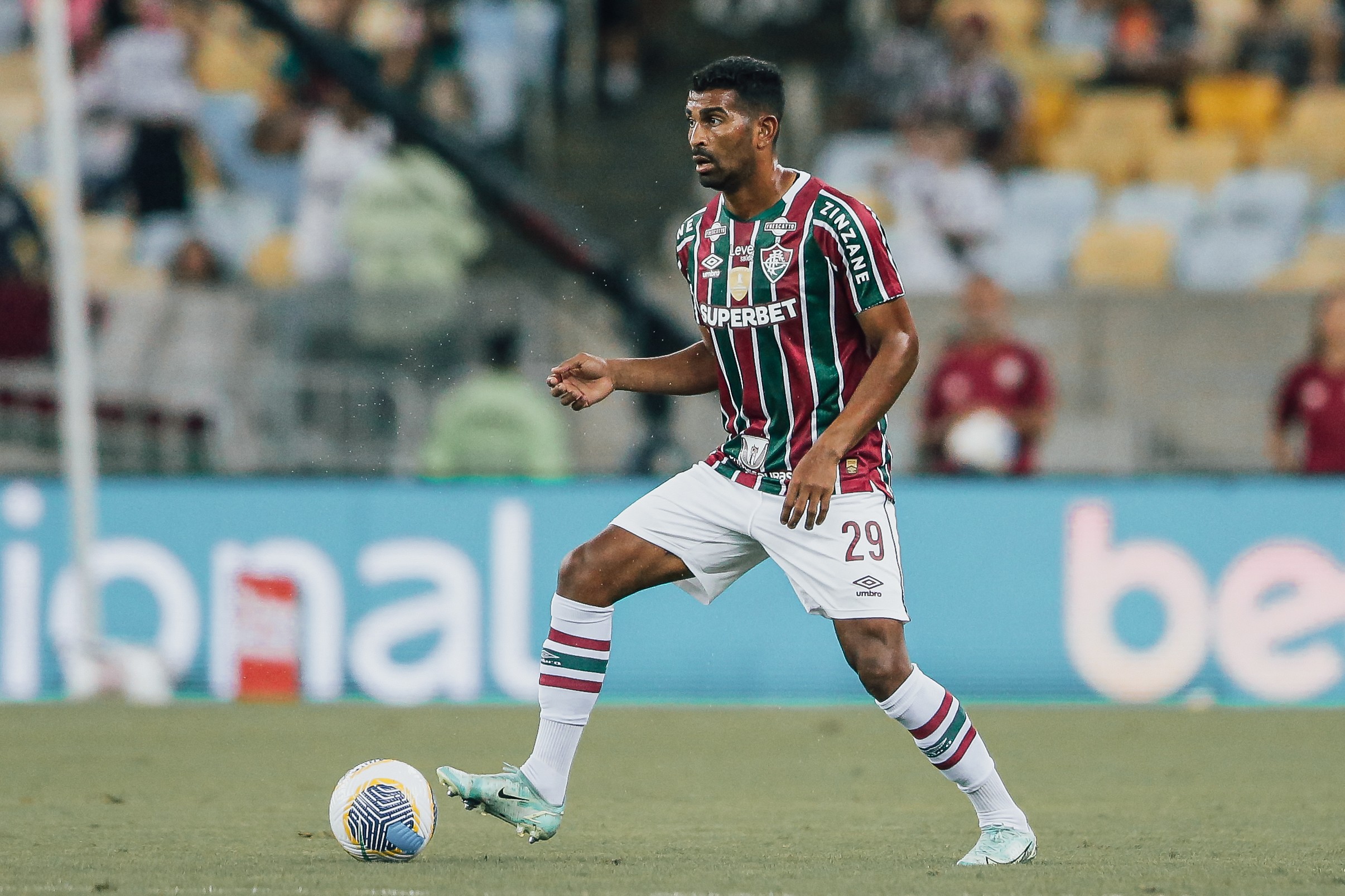 E o Thiago Santos? Saiba o que falta para o Coritiba anunciar zagueiro do Fluminense