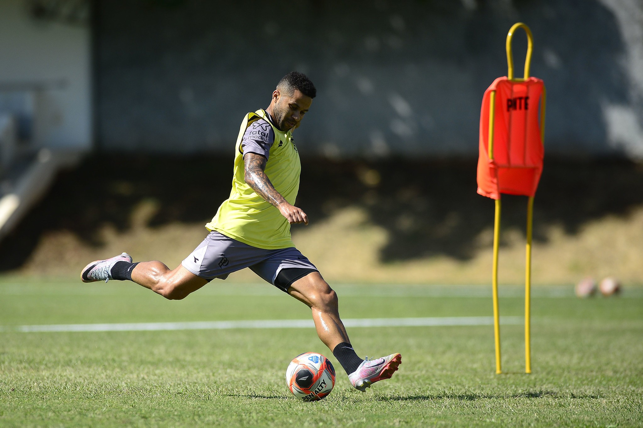 Fica ou sai? Serginho se reapresenta na Ponte enquanto define futuro