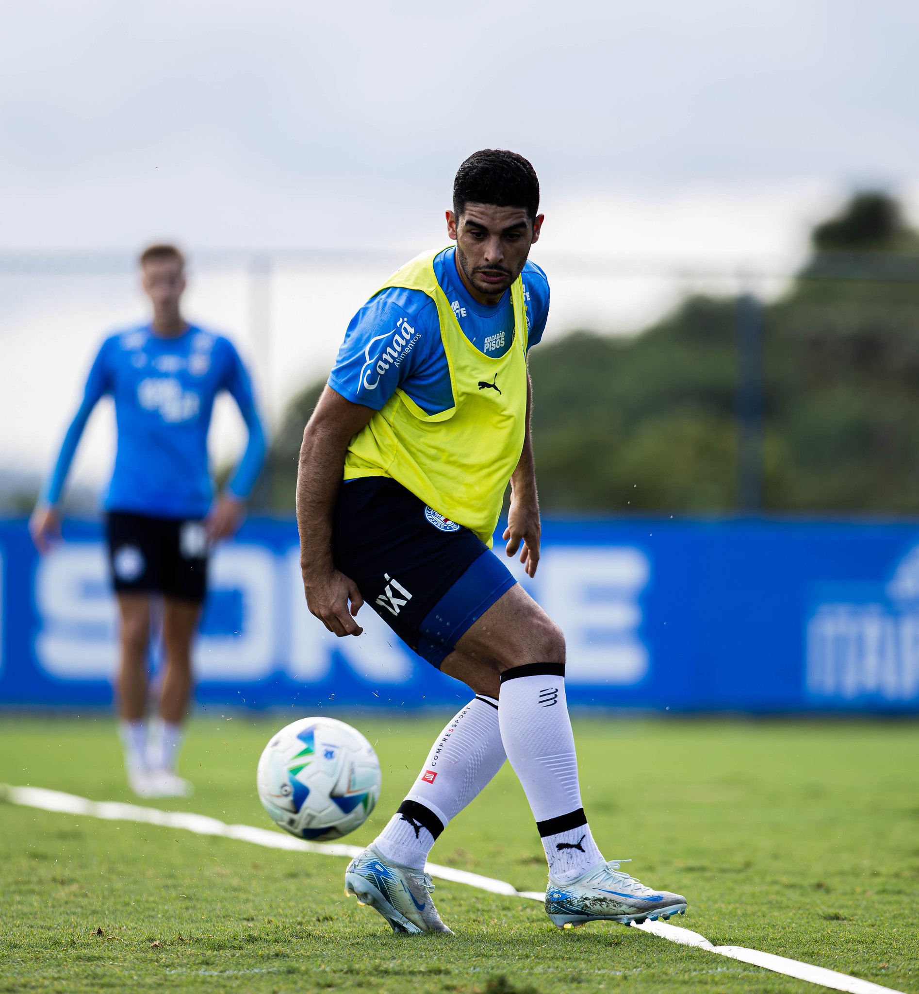 Gabriel Xavier e Michel Araujo são relacionados pelo Bahia para enfrentar o Bahia de Feira