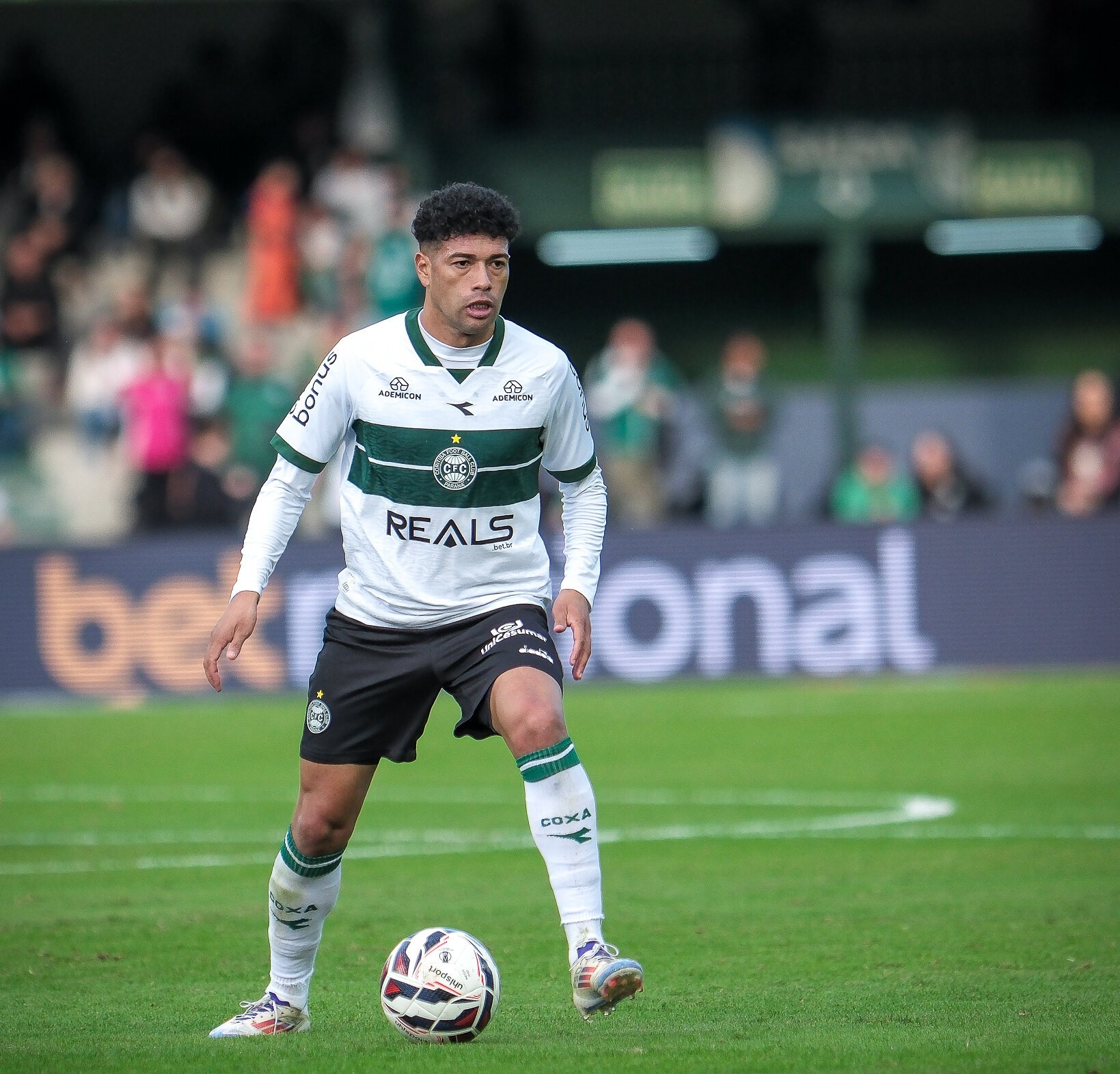 Filipe Machado renova com o Vitória e vai defender o Goiás por empréstimo