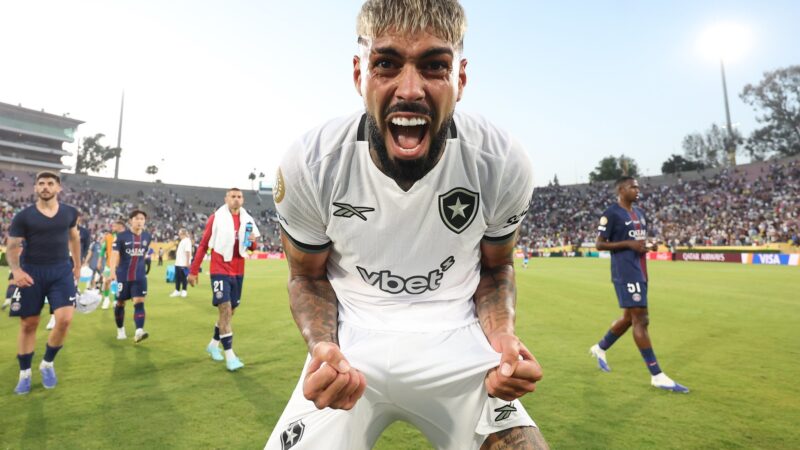 Botafogo vê detalhes pendentes por renovação de Barboza e mantém confiança por acerto