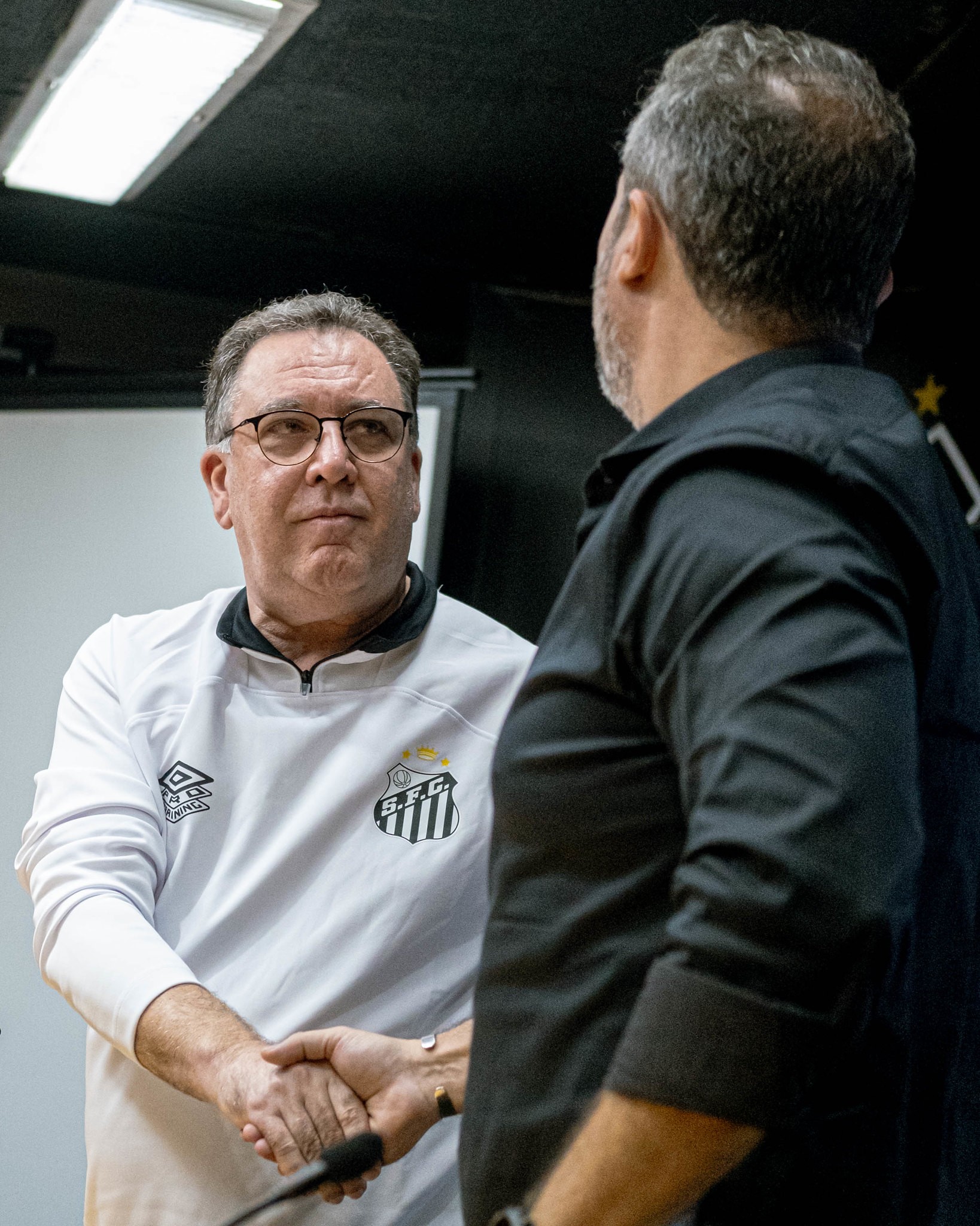 Santos quebra a cabeça por reforços e avalia setores carentes