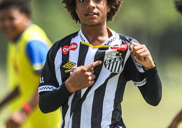 Santos garante permanência de Kauan Basile após “crise” e interesse do Athletico-PR