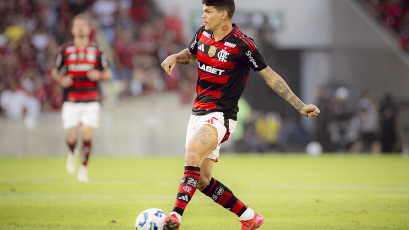 Entenda por que o Flamengo negociou Viña e como Filipe Luís planeja a lateral esquerda
