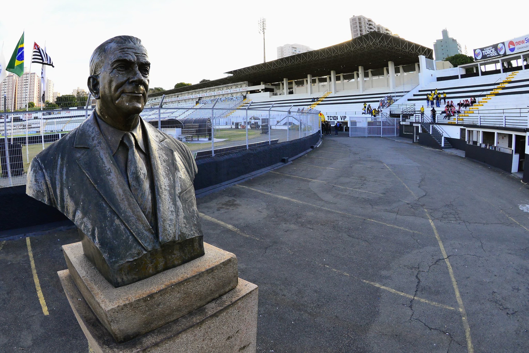 Ponte Preta paga dívidas e aguarda liberação do transfer ban