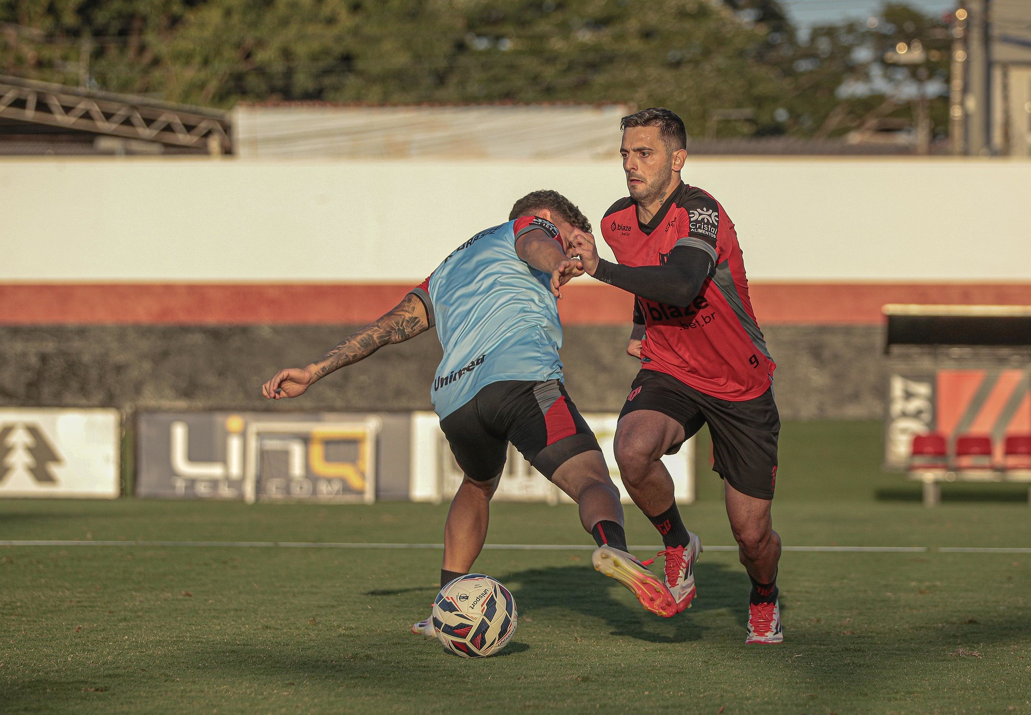 Botafogo-SP oficializa contratação do atacante Kelvin