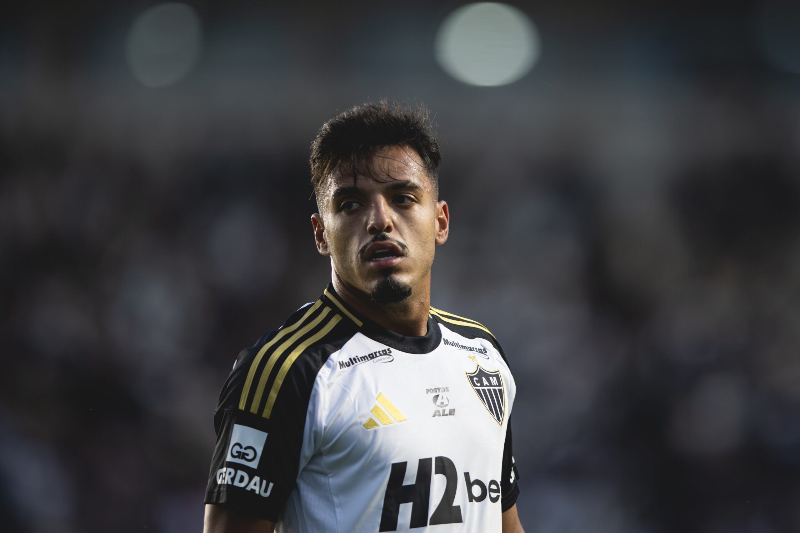 Santos encaminha a contratação do volante Gabriel Menino, do Atlético-MG