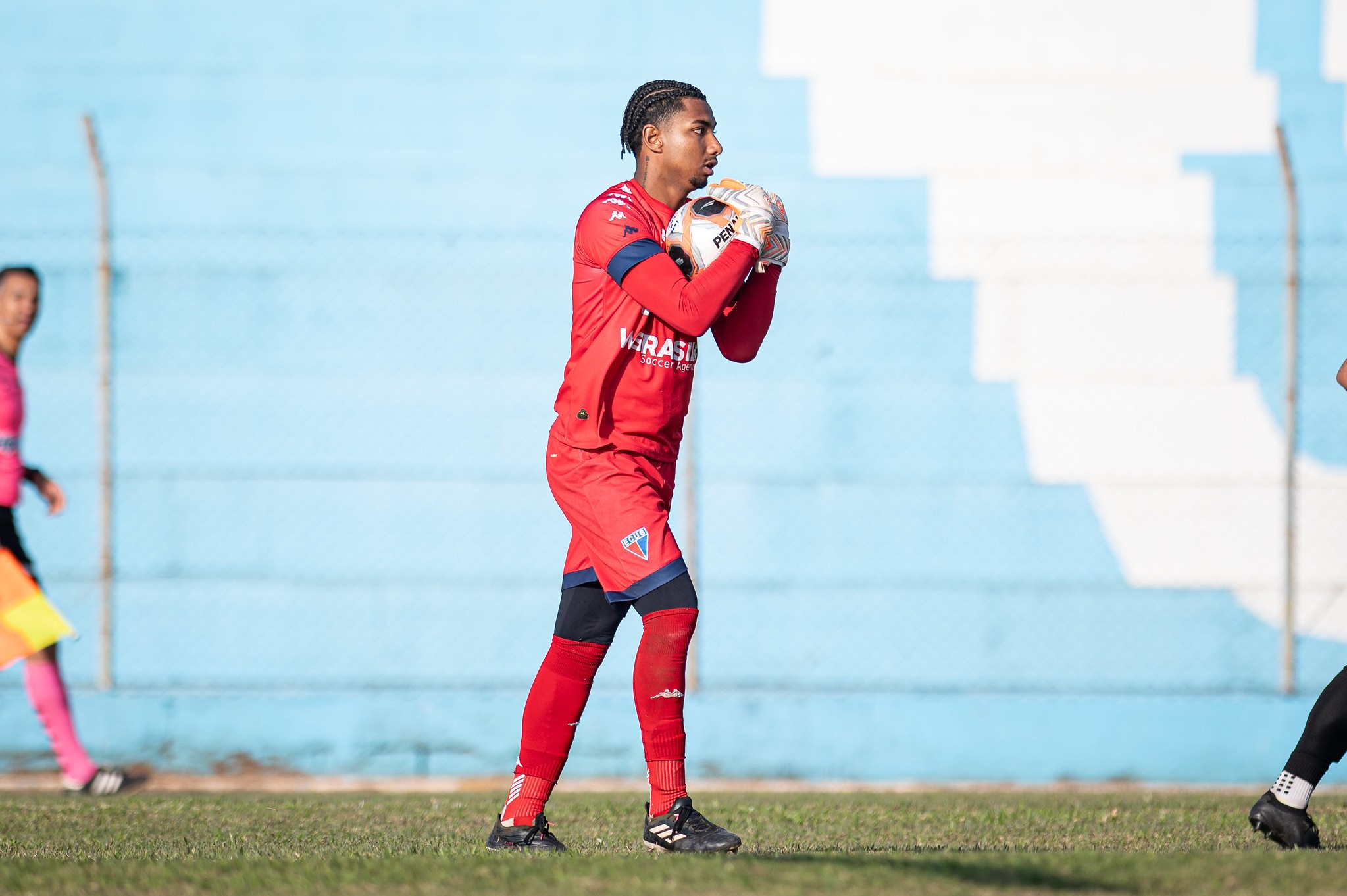 Melhor goleiro da última Bezinha, Luan Labiuc renova com o Ecus para a Série A4