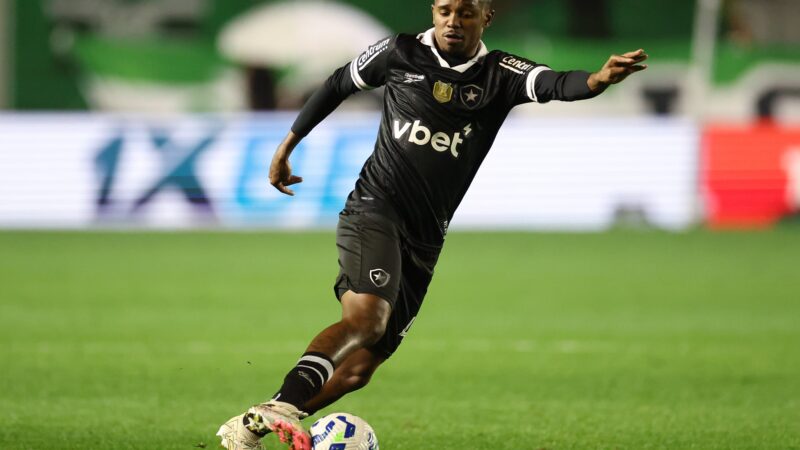 Botafogo encaminha empréstimo de Jeffinho para clube da China