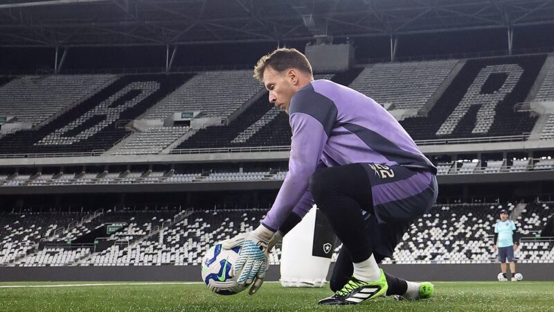 Neto faz pré-temporada com Anselmi e vive expectativa de retorno no Botafogo