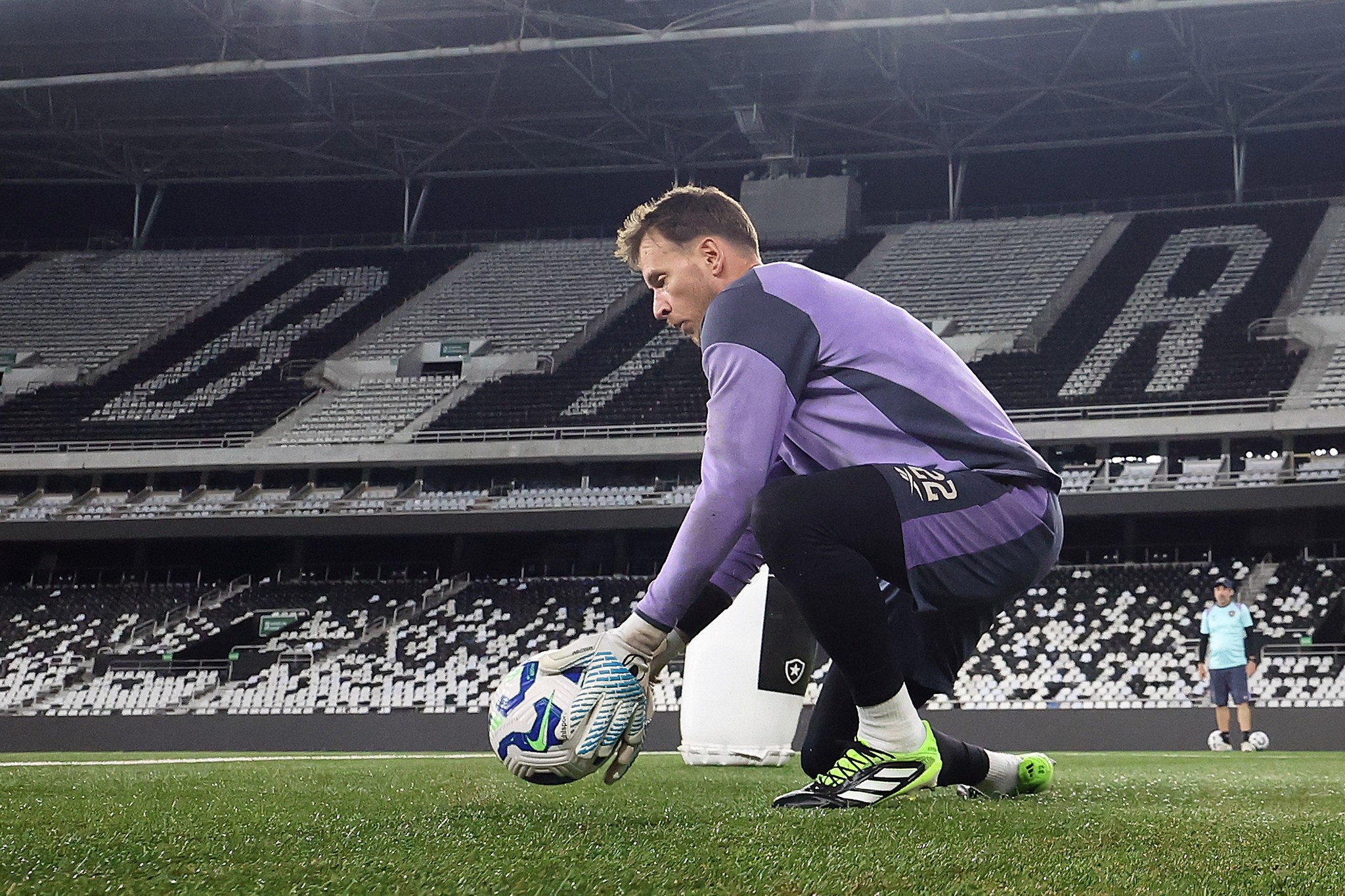 Neto faz pré-temporada com Anselmi e vive expectativa de retorno no Botafogo