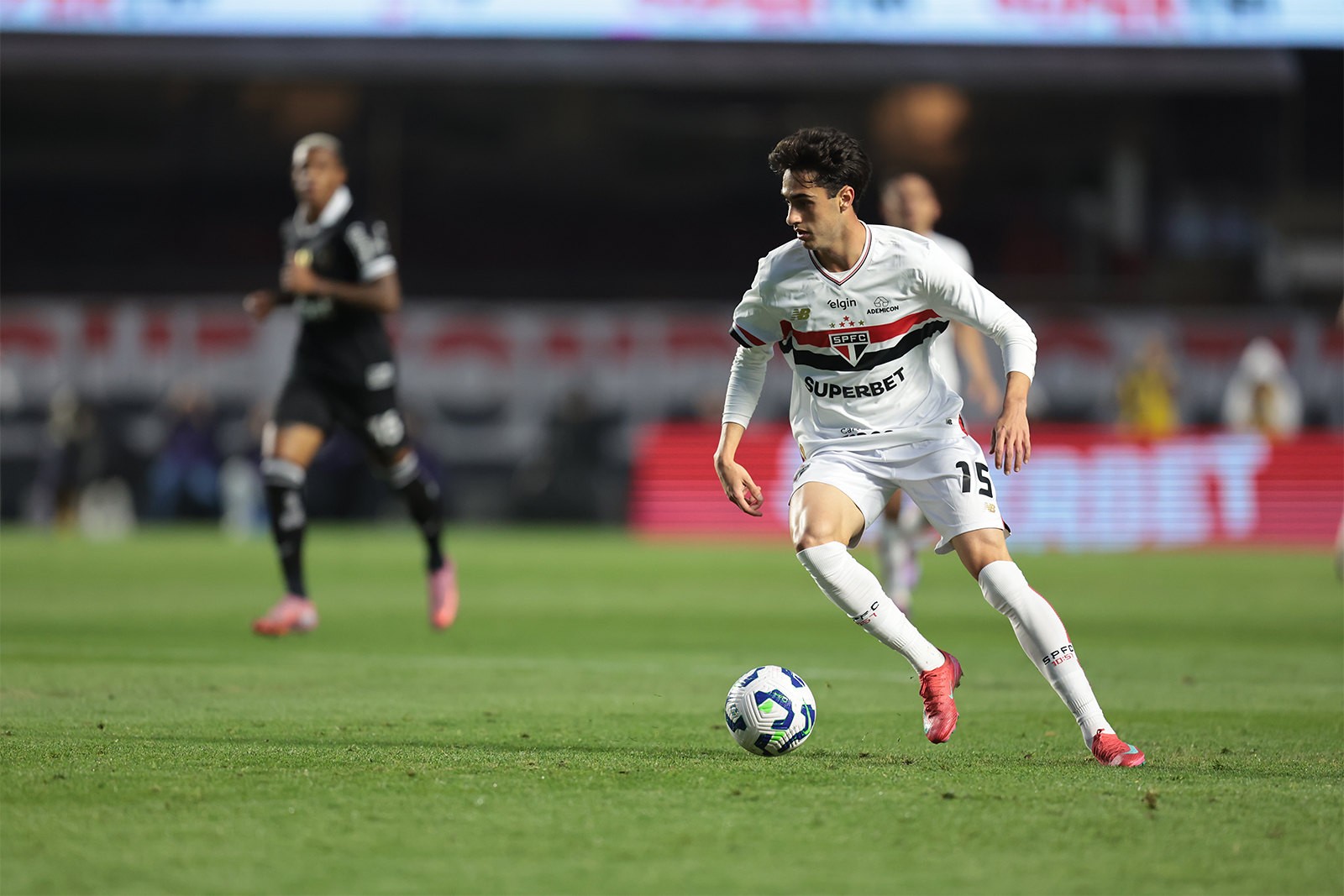 São Paulo encaminha a venda de Rodriguinho ao Red Bull Bragantino; contrato será de cinco anos