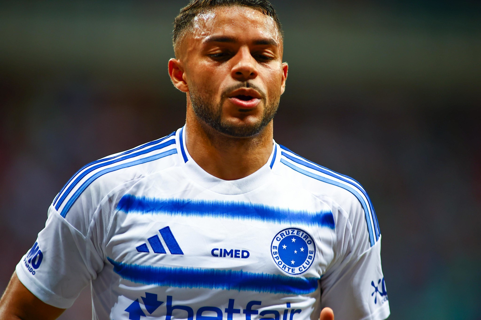 Reforço em 2025, atacante busca primeiro gol pelo Cruzeiro e se aproxima de um ano sem marcar