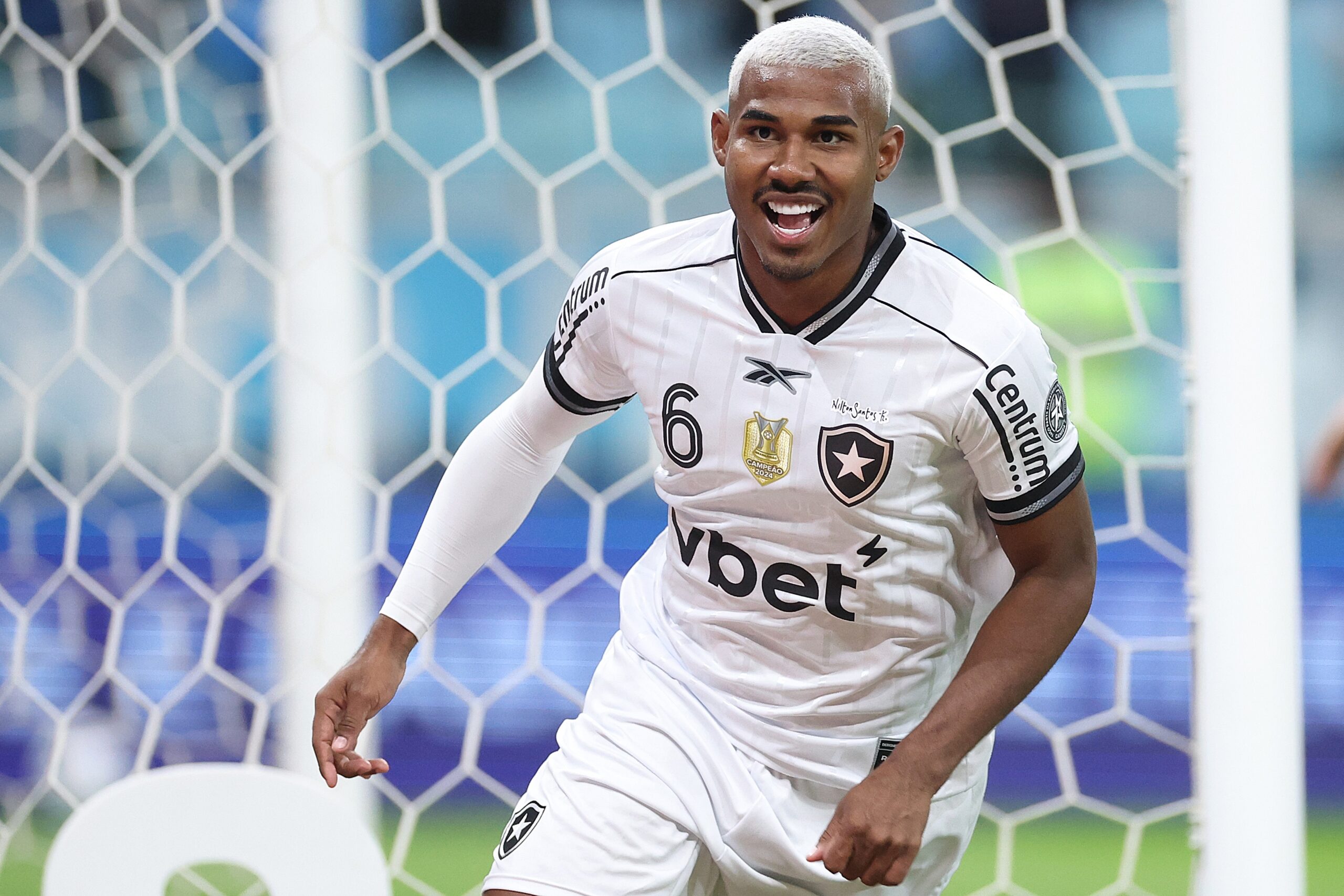 Botafogo tem Cuiabano no radar, e Forest traça plano físico para o lateral; entenda cenário