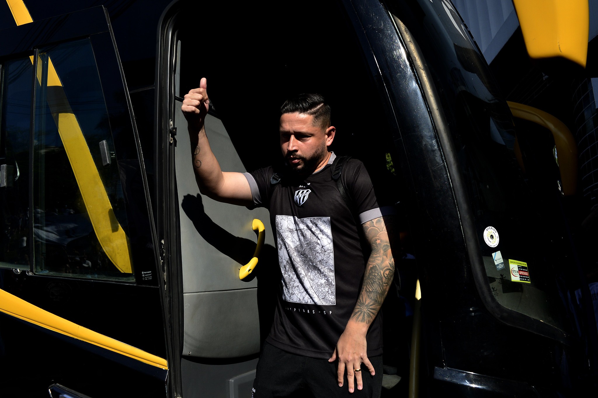 Elvis começa 2026 perto de se tornar o 10º jogador com mais partidas pela Ponte Preta no século