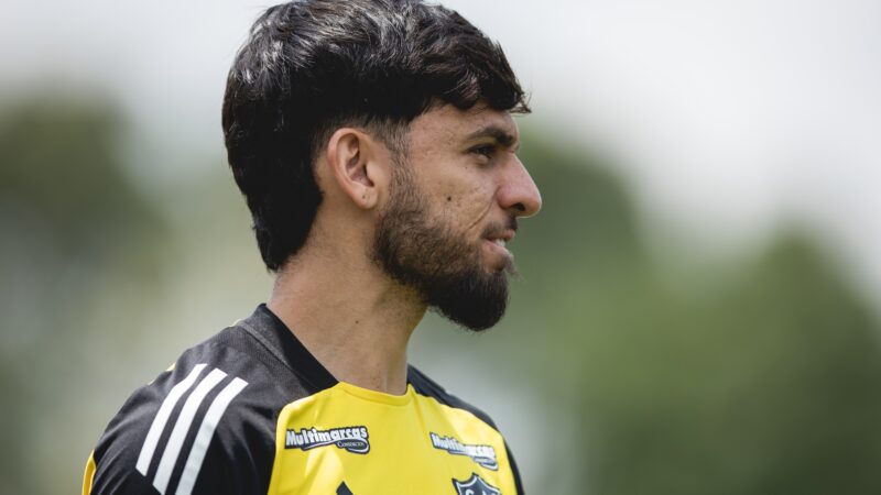 Liberado pelo Atlético-MG, atacante Biel assina com time saudita