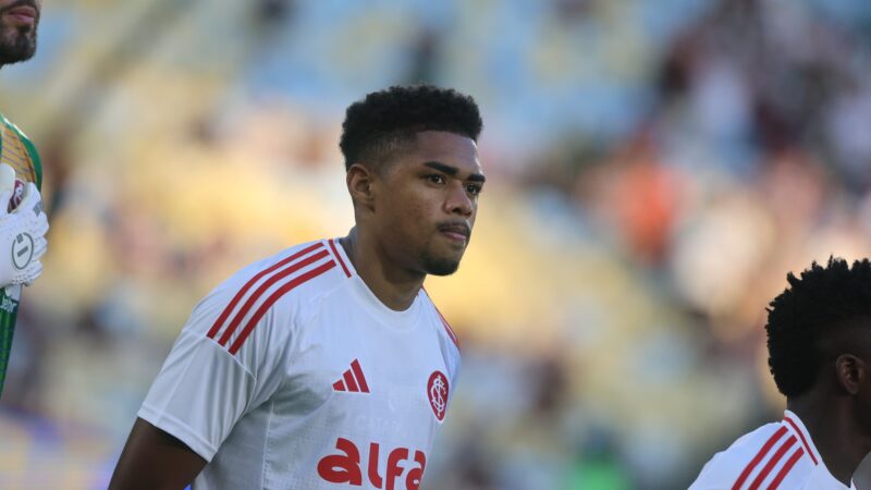 Inter oficializa compra do zagueiro Victor Gabriel