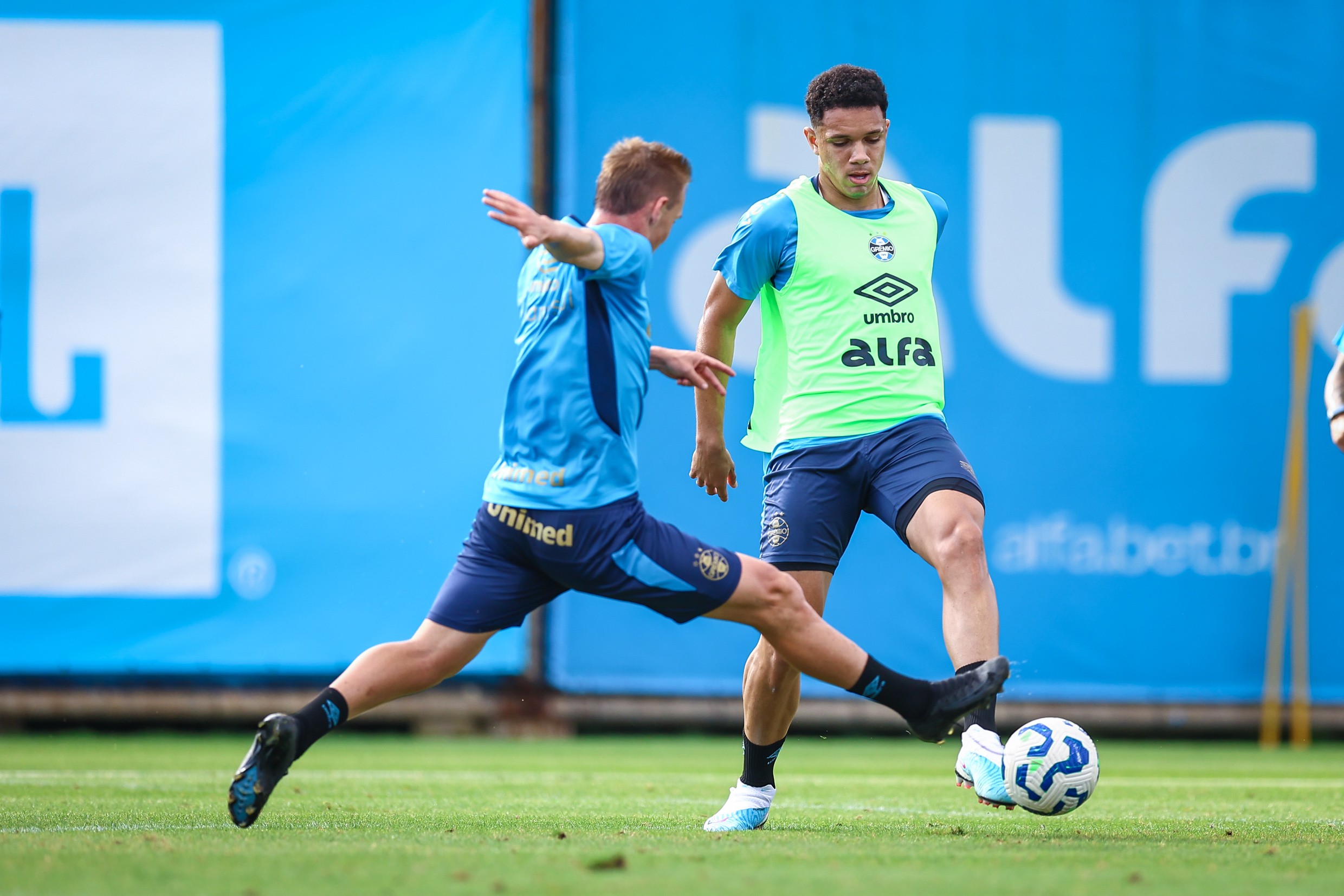 Grêmio renova contrato com zagueiro Viery, alvo do Botafogo