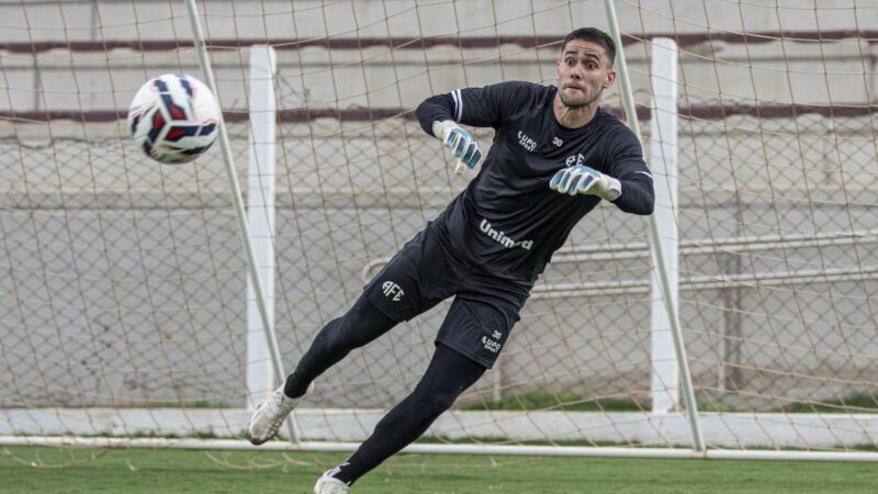 “Recomeçar e reconstruir”, diz Dênis Júnior ao acertar com Ferroviária até 2028