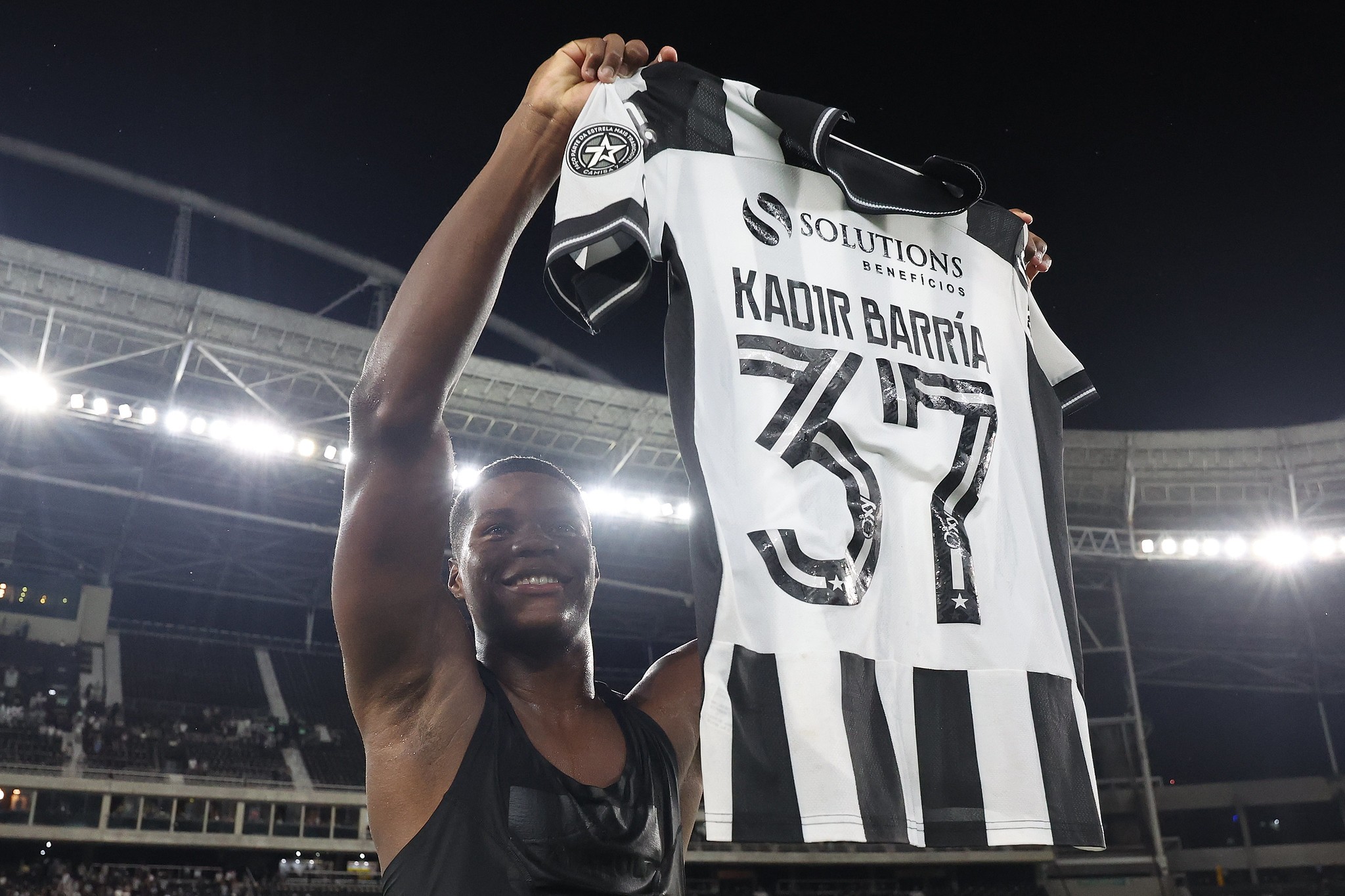 Kadir renova contrato com Botafogo até 2029