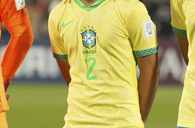 Lateral vendido pelo São Paulo fica fora da Copinha e passará o mês em treinos na França