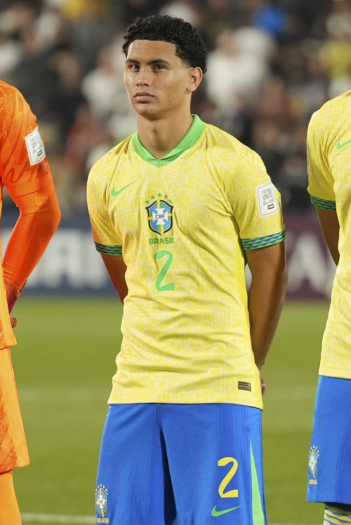 Lateral vendido pelo São Paulo fica fora da Copinha e passará o mês em treinos na França