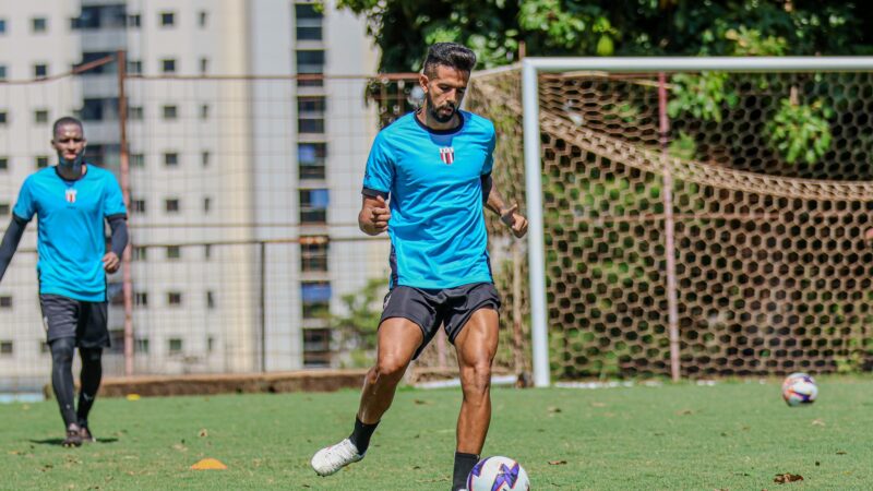 Jonathan tem trauma no pé, mas pode voltar ao Botafogo-SP contra Novorizontino