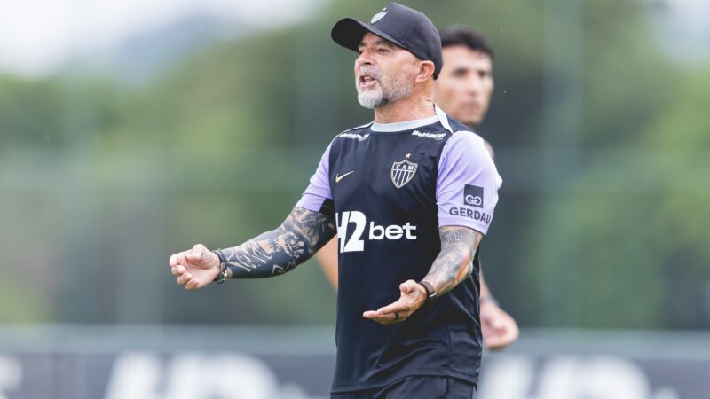 Atlético-MG estreia pressionado por protesto e com garotos em busca de protagonismo