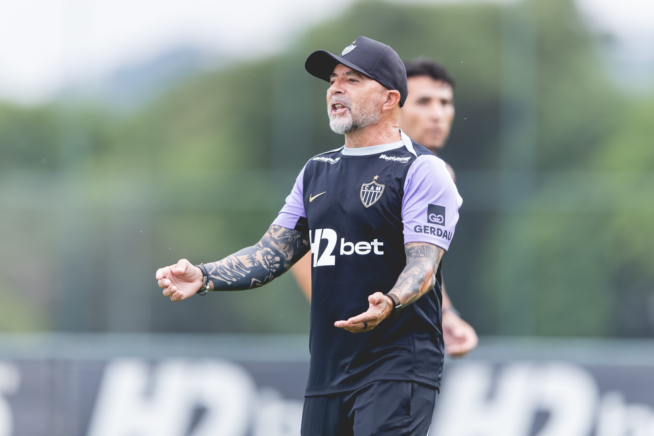 Atlético-MG estreia pressionado por protesto e com garotos em busca de protagonismo