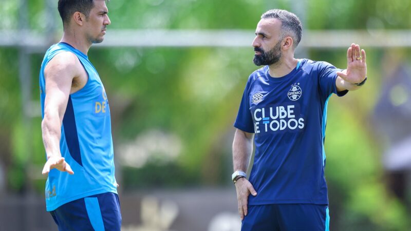 Zagueiro volta a treinar no Grêmio após se recuperar de lesão