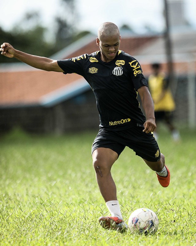 David Nogueira sofre lesão na panturrilha direita e desfalca Santos na Copinha