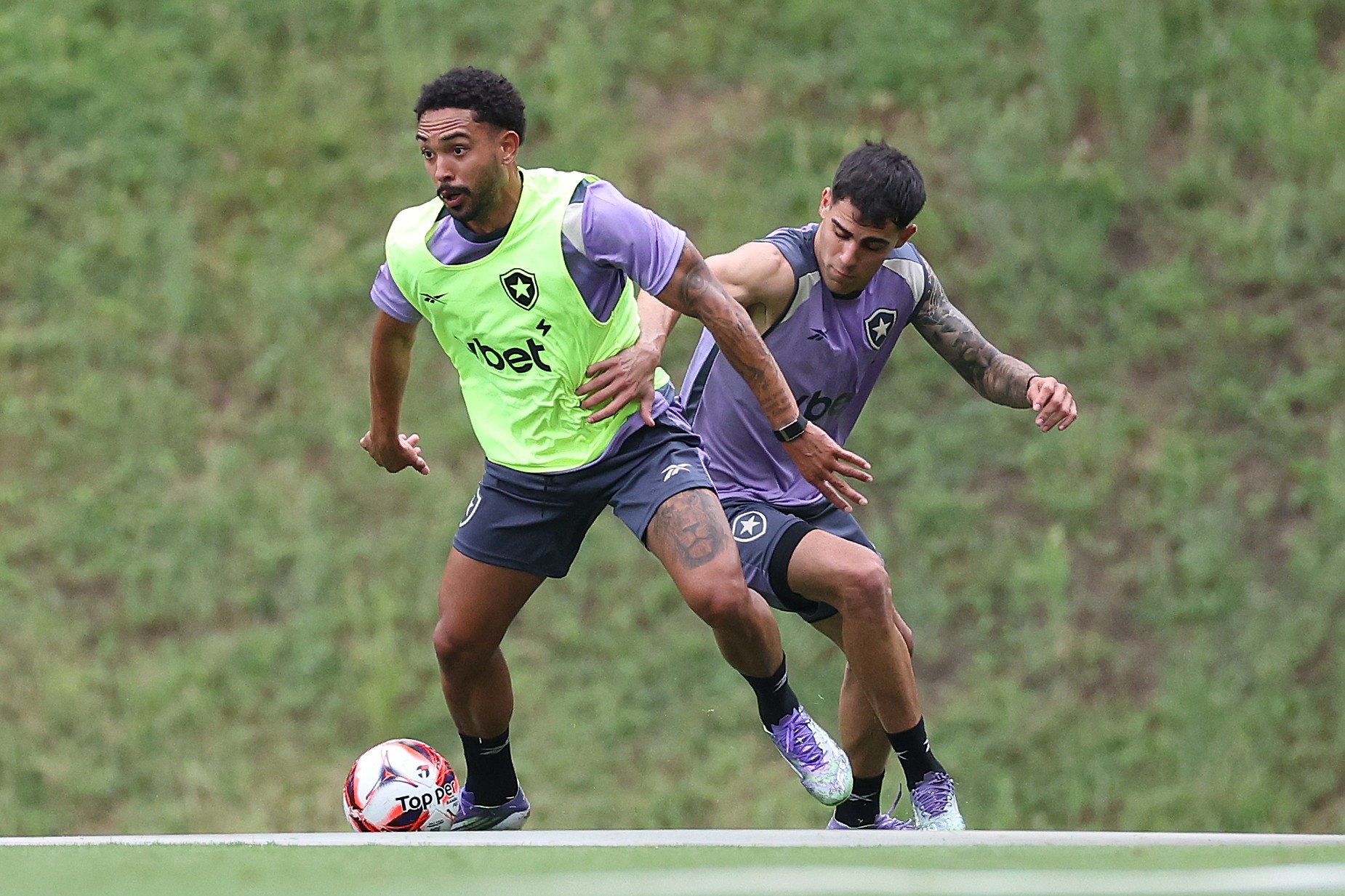 Como o Botafogo pode contratar mesmo sob transfer ban? Entenda
