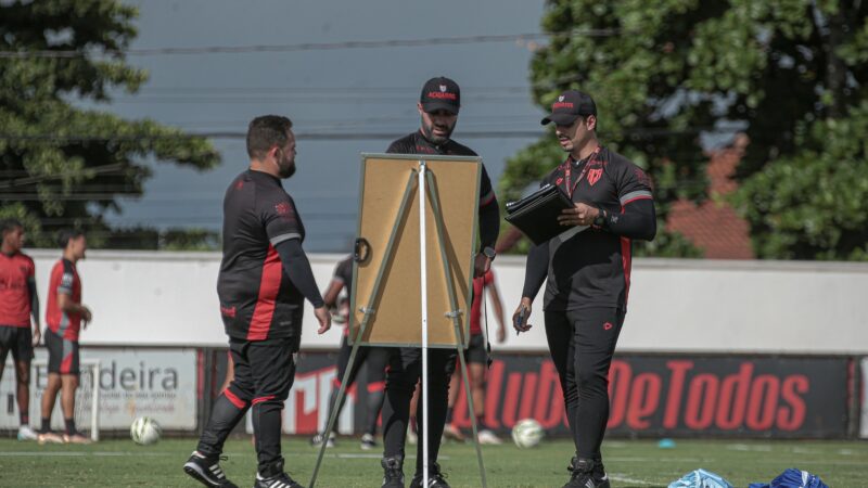 Lacerda deixa título com Vila no passado e foca em fazer Atlético-GO voltar a ser campeão