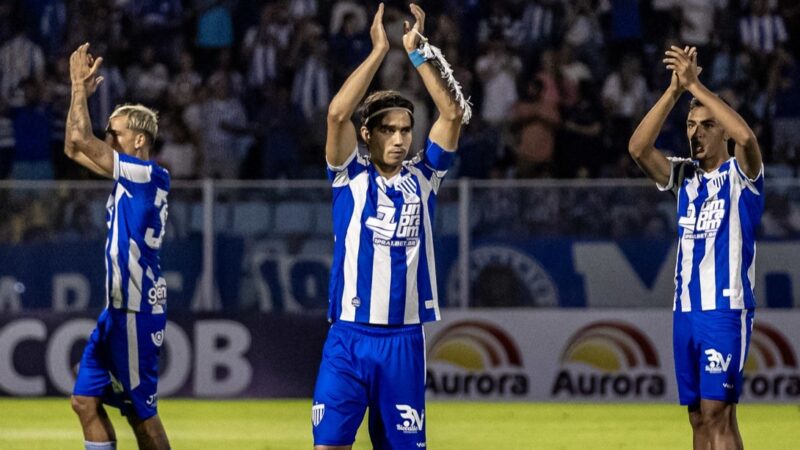 Bastidores do Avaí: capitão Zé Ricardo ganha o vestiário com a simplicidade