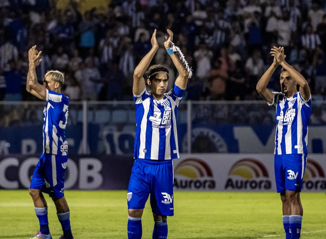 Bastidores do Avaí: capitão Zé Ricardo ganha o vestiário com a simplicidade