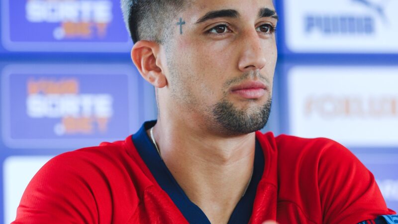 Kike Olivera treina com grupo em dia de reapresentação do Bahia e se aproxima de estreia