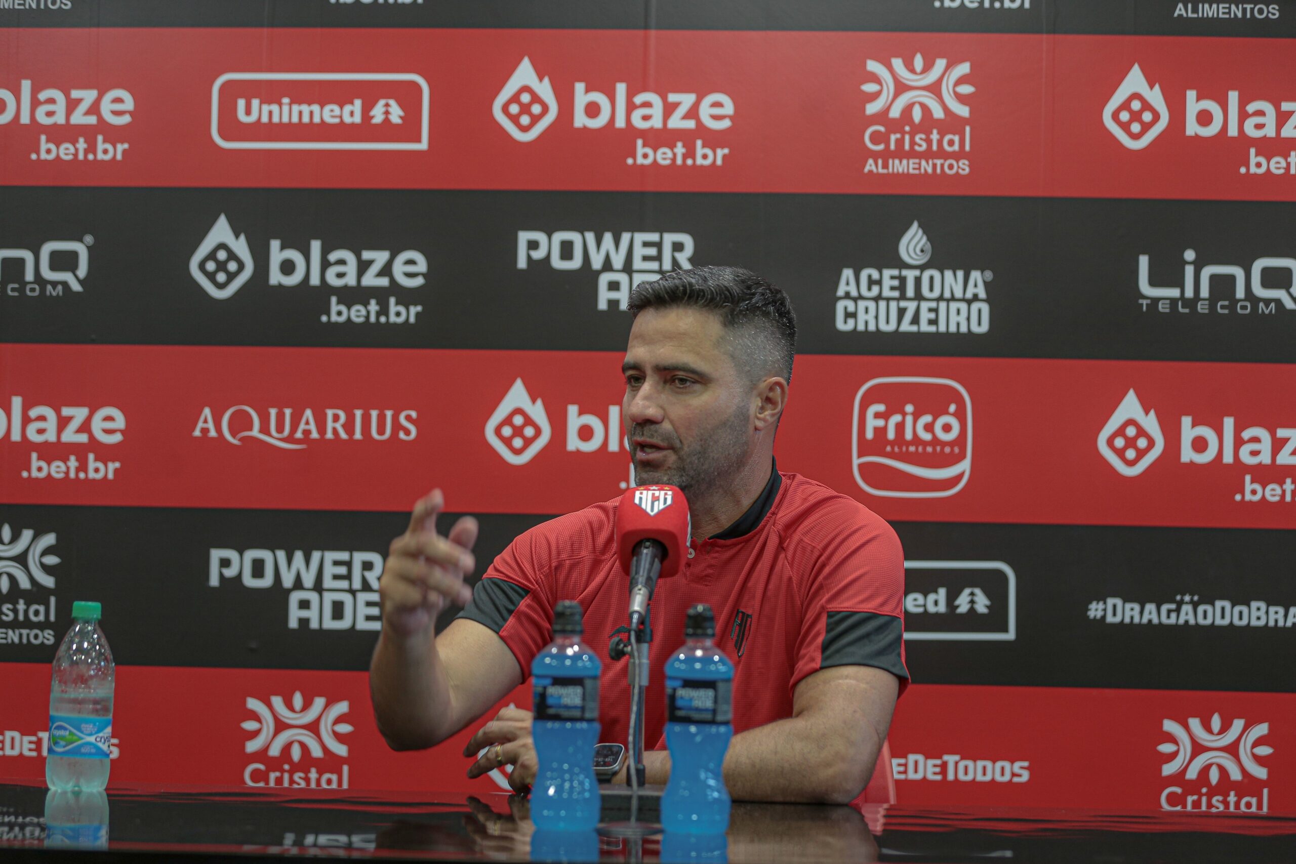 Lacerda valoriza vitória e admite desgaste do Atlético-GO: ‘A perna pesa’