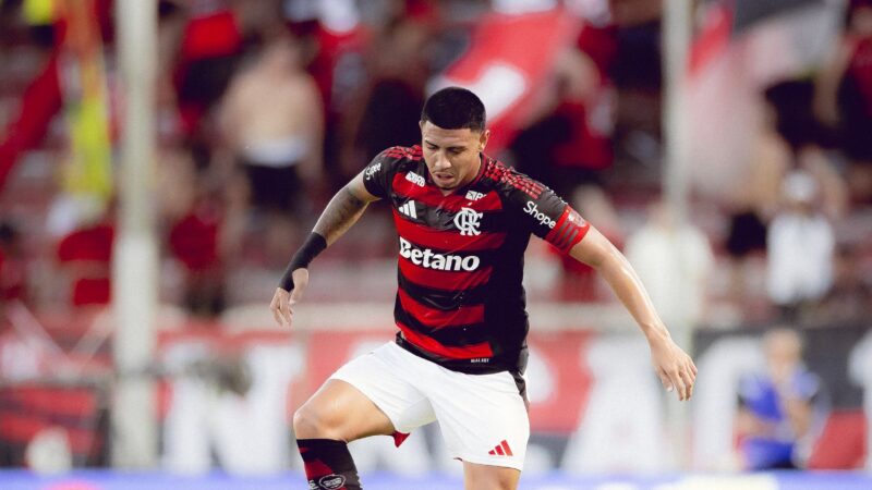 Iago vive noite especial com gol e estreia em casa em possíveis últimos momentos no Flamengo