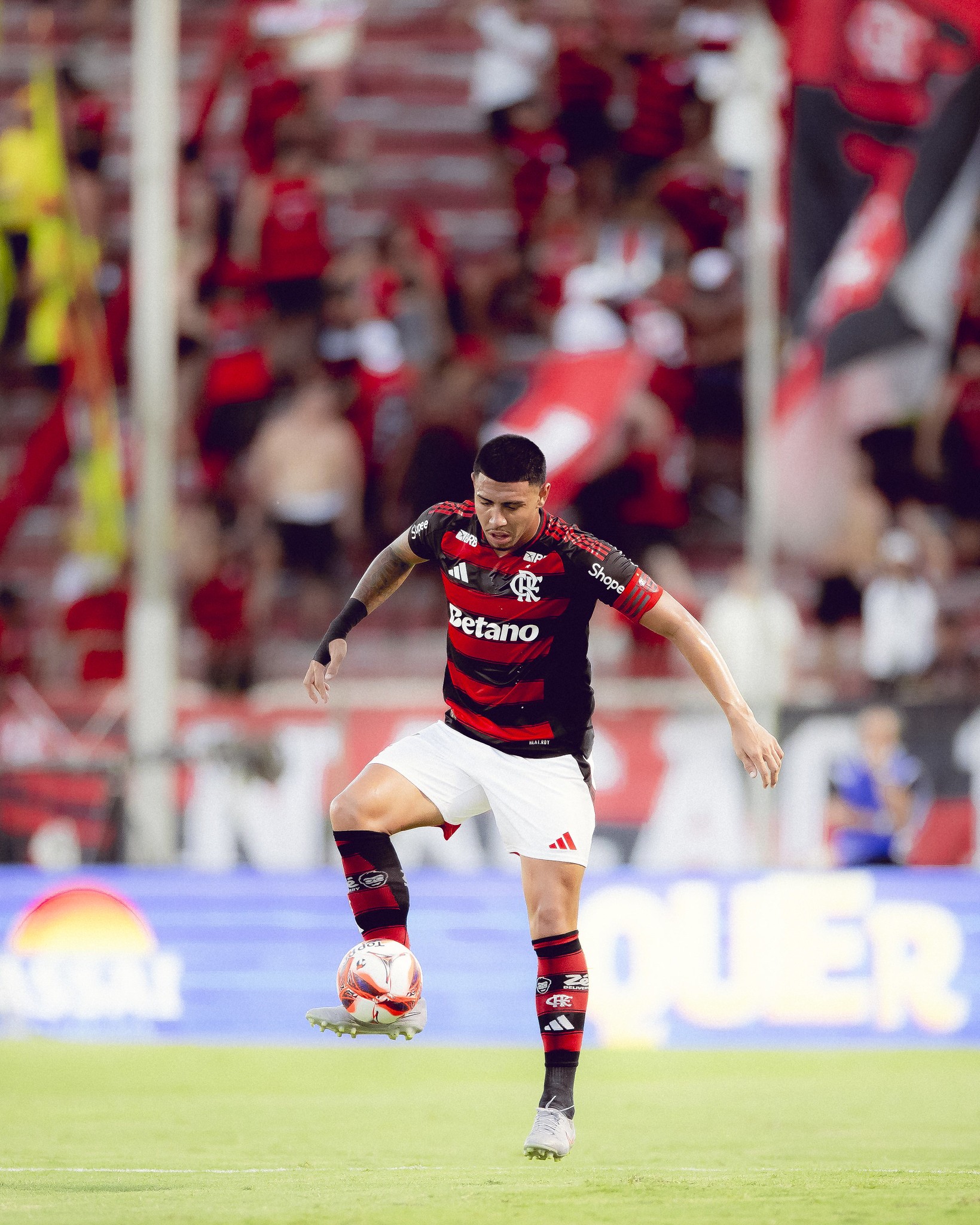 Iago vive noite especial com gol e estreia em casa em possíveis últimos momentos no Flamengo