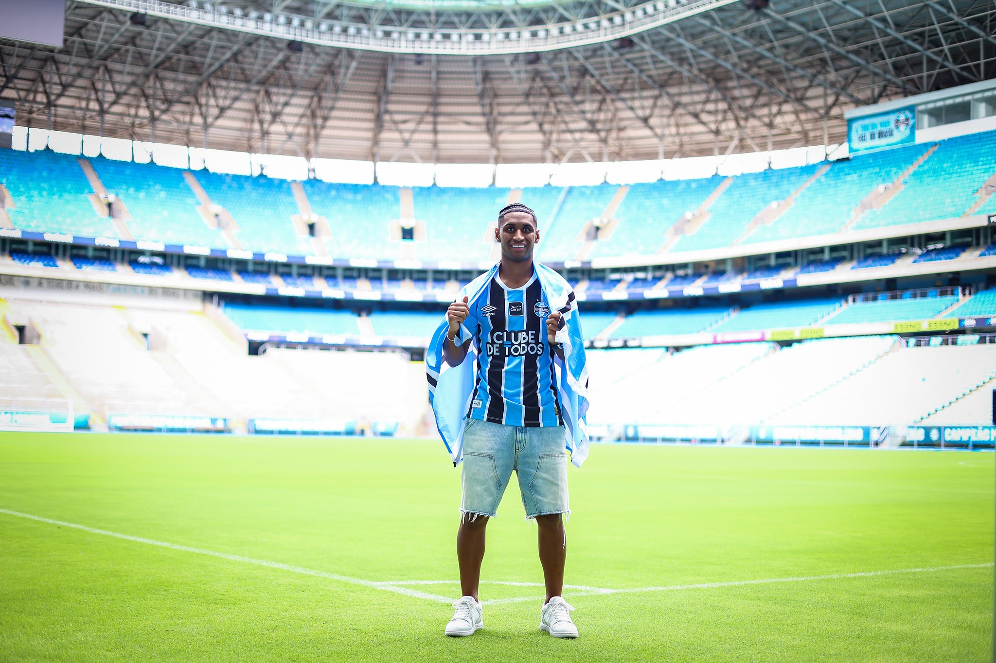 Saiba como Luís Castro pretende utilizar estreante Tetê no Grêmio