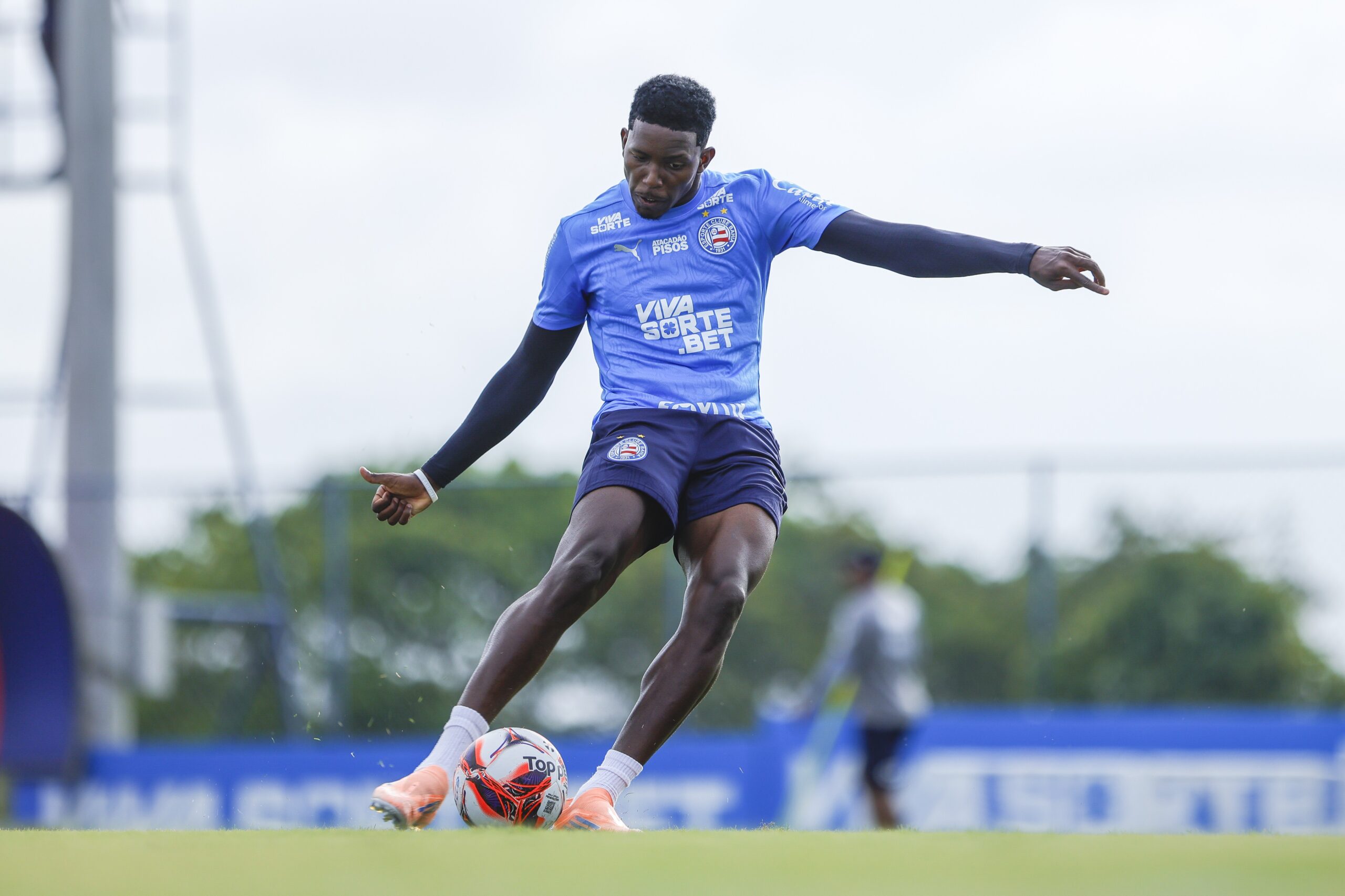Bahia encerra preparação para enfrentar o Bahia de Feira