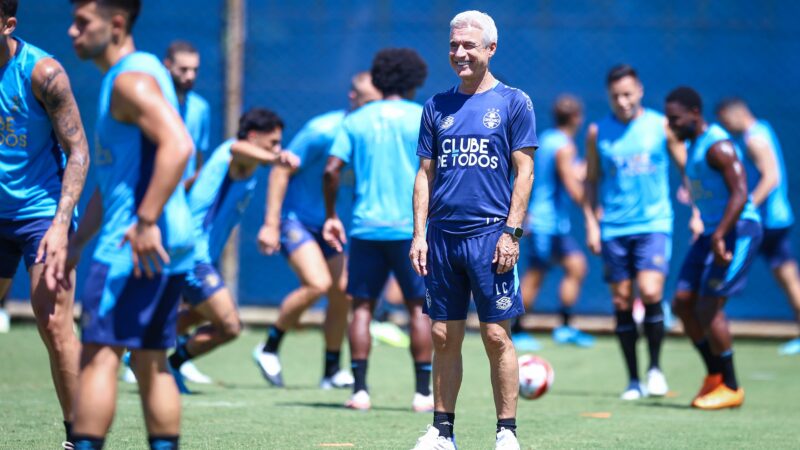 Escalação do Grêmio: Luís Castro deve mudar time contra o São José